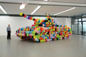 G4_colorful-balloons-tank-design